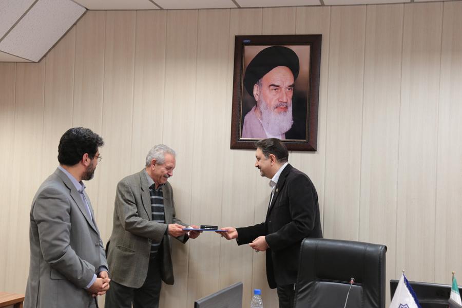 تقدیر از دکتر جعفر باباجانی توسط ریاست محترم دانشگاه 